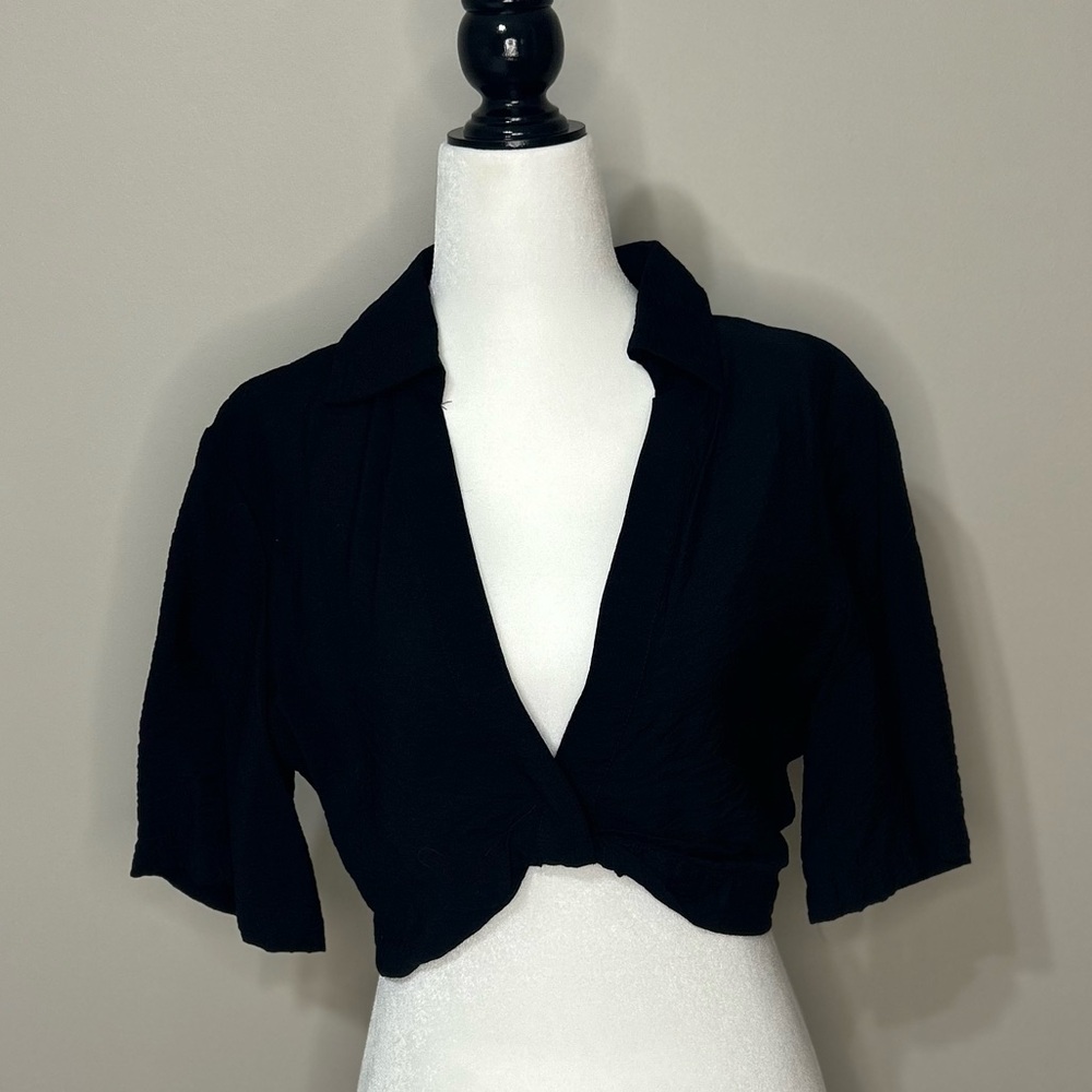 Dynamite Black Cropped Tie-Front Collared Top